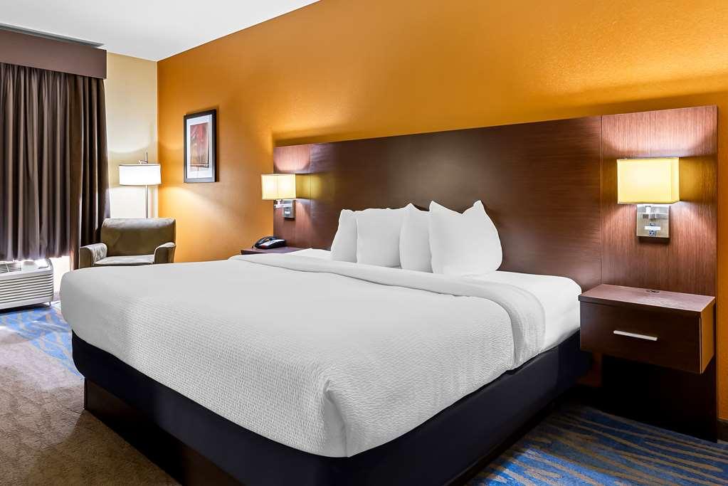 Best Western St. Louis Airport North Hotel & Suites Hazelwood Room photo